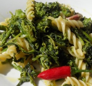 Fusilli con cime di rapa e pancetta