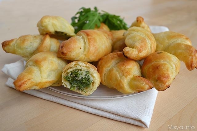 Cornetti con rucola e stracchino